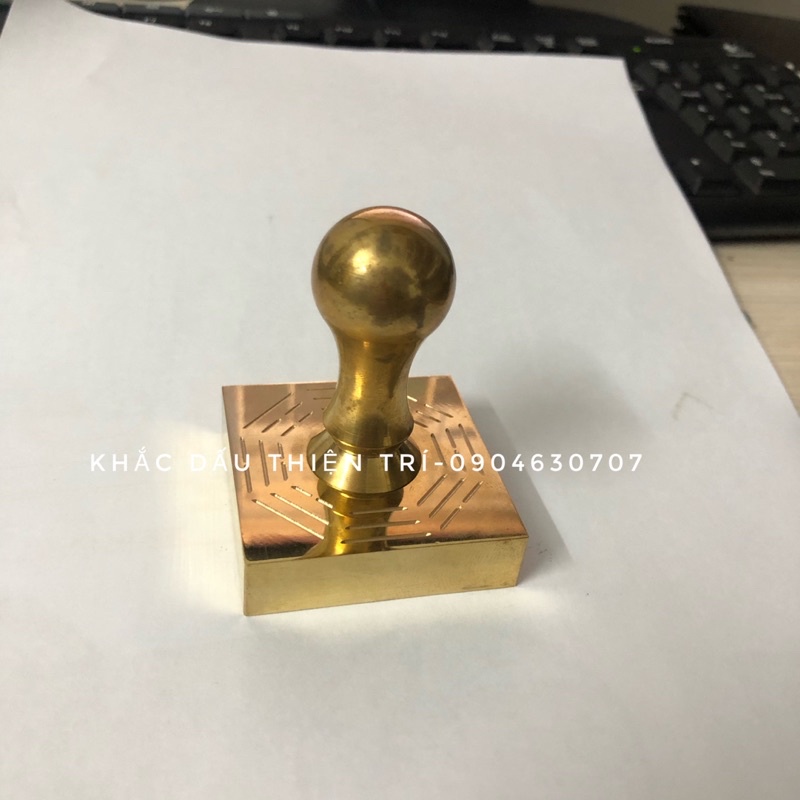 Ấn đồng đúc sẵn 5 cm,  11 mẫu ấn cơ bản của phật giáo và đạo giáo , có tay cầm xoáy ren tiện lợi. Ấn chấm mực ngoài