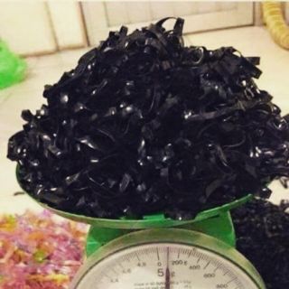 Chun buộc tóc cho bé