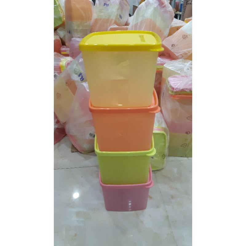 Hộp Trữ Mát Trái Cây Rau Củ Tupperware Bộ 4 Vuông 800ml Trộn Nhiều Màu Ngẫu Nhiên TU32