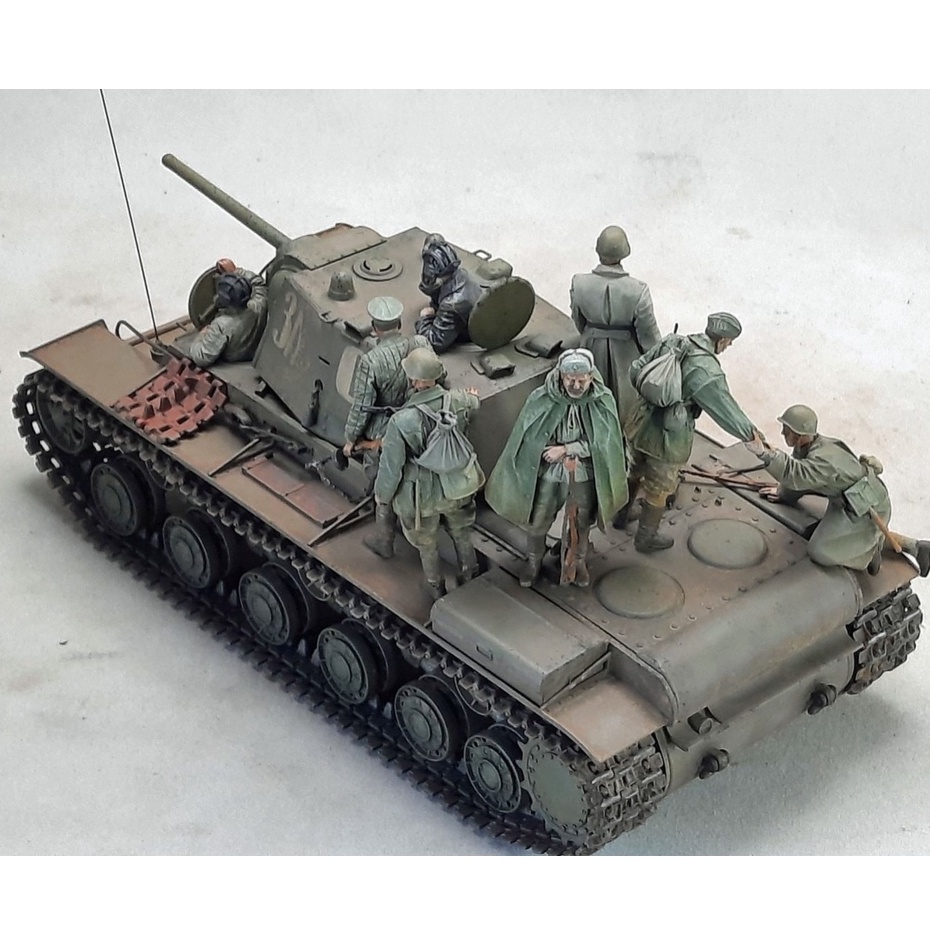Mô hình lắp ráp xe tăng quân sự Nga 1/35 SCALE RUSSIAN HEAVY TANK KV-1 MODEL 1941 EARLY PRODUCTION Tamiya 35372