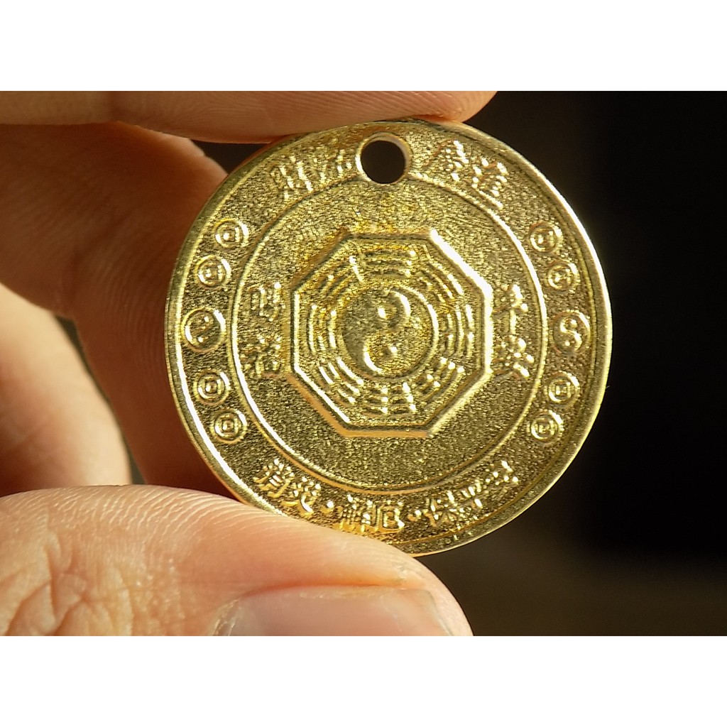 [HOT] 1 Đồng Xu Con Giáp Phong Thủy bằng đồng nguyên chất phun sơn vàng kim làm mặt dây chuyền, móc khóa | BigBuy360 - bigbuy360.vn