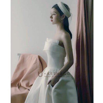 Áo ngực mới 2020 váy cưới nhẹ satin sen đơn giản Retro siêu Cổ Tích Giấc Mơ du lịch bắn mùa đông Hepburn pháp