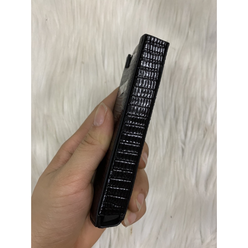 Bao Da Vertu Singnature S đứng dập vân đen sang trọng