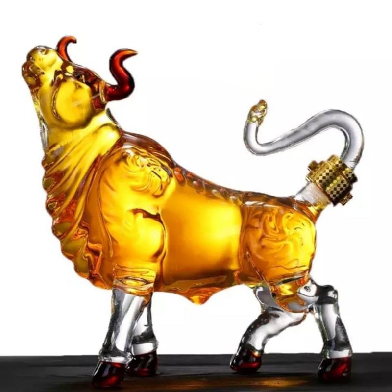 Bình đựng rượu thủy tinh hình con trâu dung tích 1 lít.