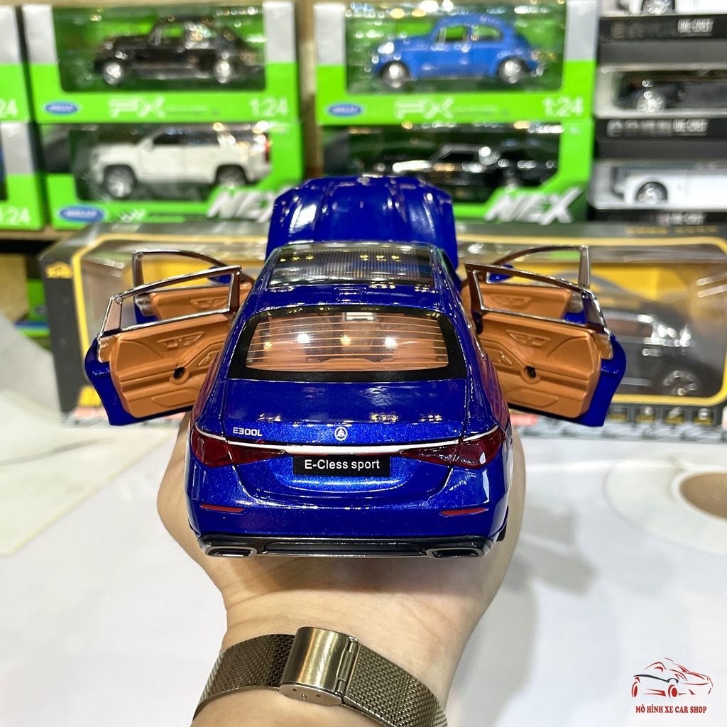Mô hình xe kim loại Mercedes-Benz E300 Class tỉ lệ 1:24 đánh lái hãng XHD 3 màu