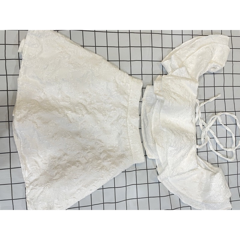 Set trễ vai cổ yếm TIBU, Áo croptop hở vai nữ kèm chân váy dễ thương màu trắng mặc đi chơi, siêu hot trend