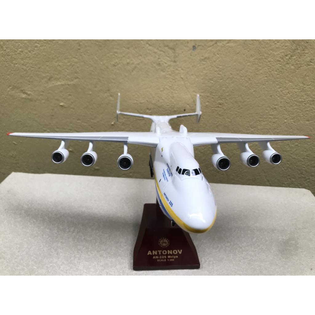 Mô hình Máy bay vận tải ANTONOV AN-225 1:200