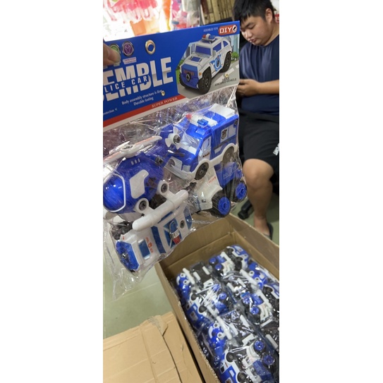 Bộ 4 xe và máy bay cảnh sát tháo ráp