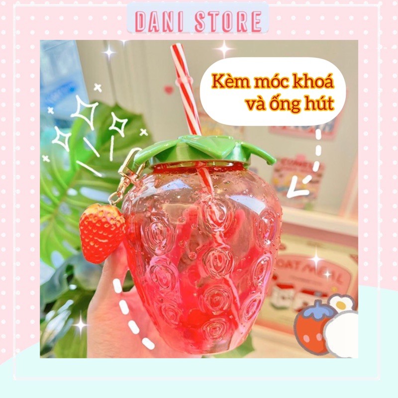 Combo bình đựng nước quả dâu tây kèm ống hút và móc khóa dâu có sẵn