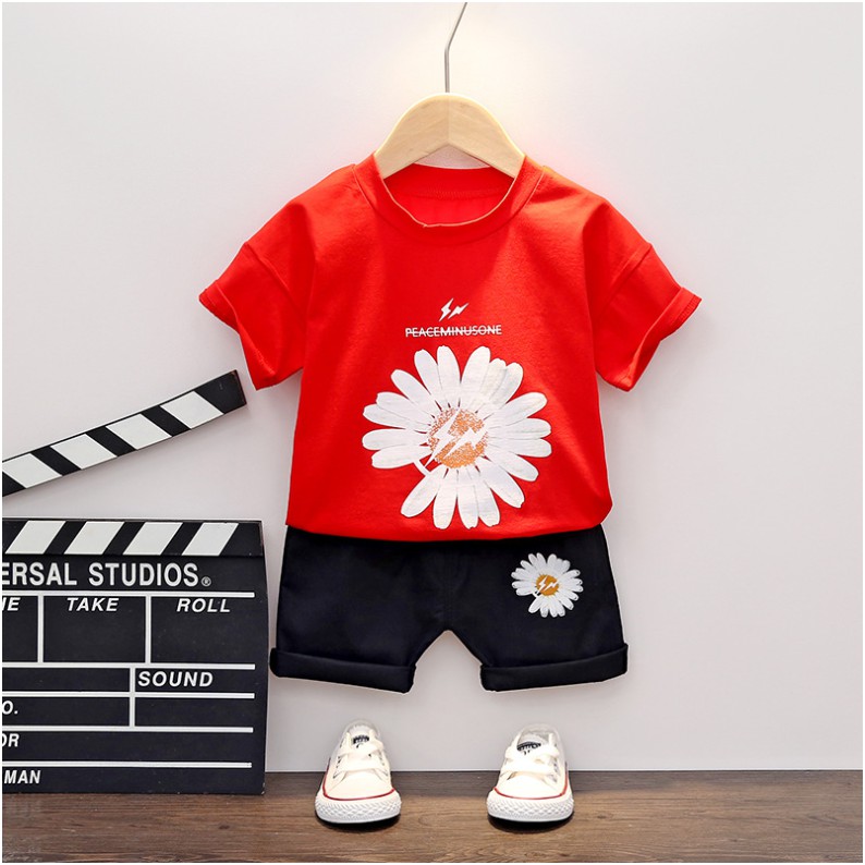Bộ quần áo cộc hoa cúc hot trend cho bé