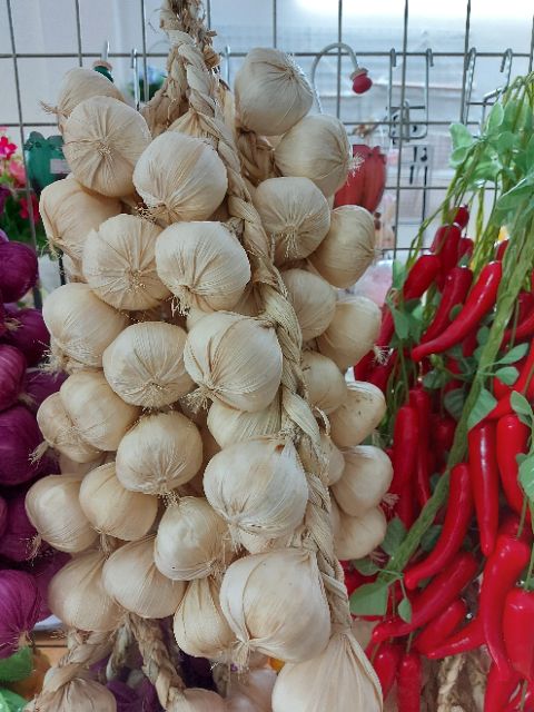 Dây hành, tỏi, ớt, bắp  trang trí cho  nhà bếp, quán ăn, trường mẫu giáo