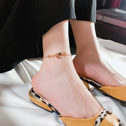 Lắc chân thép titan vàng 18K hình chuông may mắn