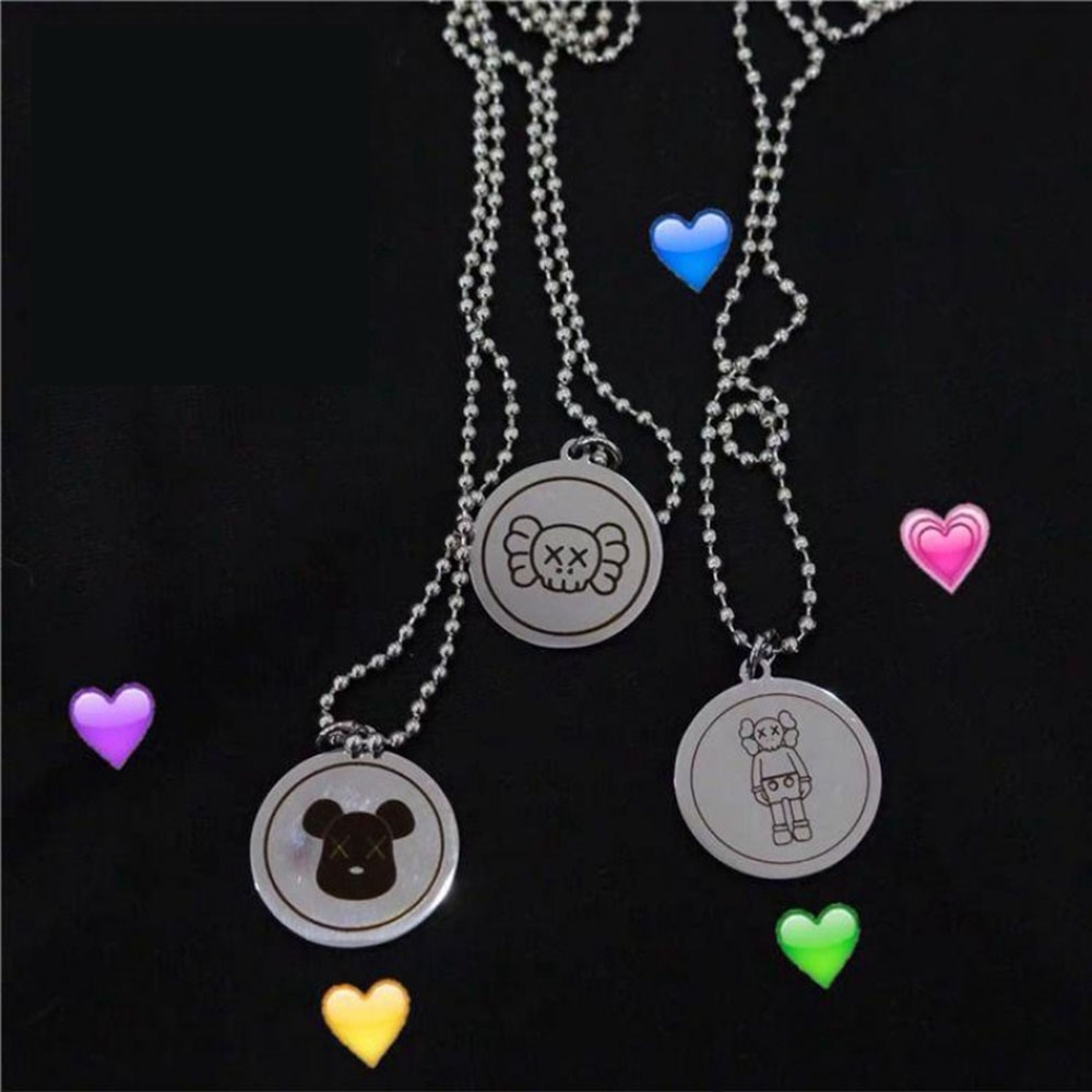 Dây chuyền mặt chạm khắc hoạ tiết hoạt hình độc đáo cho các cặp đôi