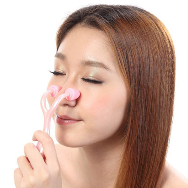 Dụng cụ lăn massage mũi chất liệu nhựa tiện dụng