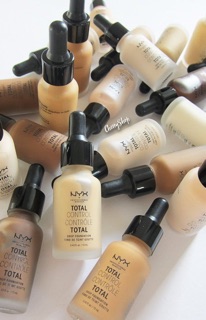 Kem nền NYX Professional Makeup Total Control Drop Foundation