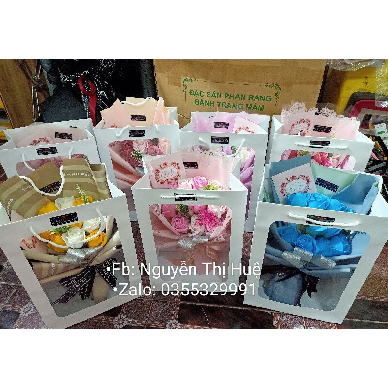 Bó 11 bông + hộp+ thiệp