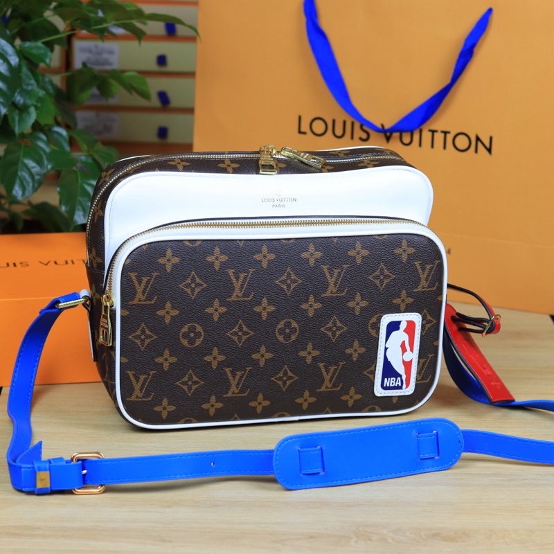 Túi đeo chéo nam lv NBA  M45584 kiểu túi 2 tầng màu nâu cá tính size 26x20x9cm