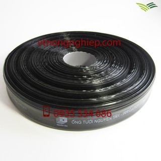 Ống tưới phun mưa phi 27 có mép biên, đục 3 lỗ chéo, cuộn dài 200m, hàng dày, độ bền 3-4 năm, hiệu Nguyễn Tân