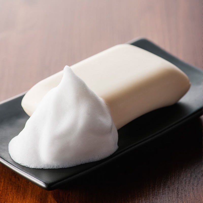 Xà Phòng Rửa Mặt Pelican Chiết Xuất Từ Dầu Ngựa 100g NHẬT BẢN