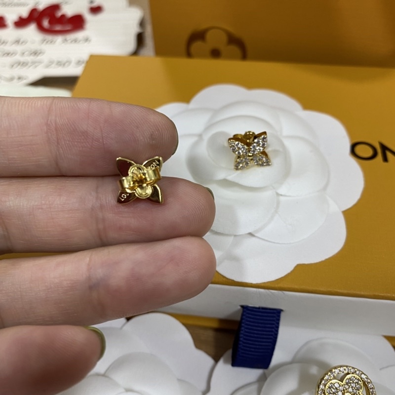 Ảnh thật- Bông tai cao cấp LV full box phụ kiện