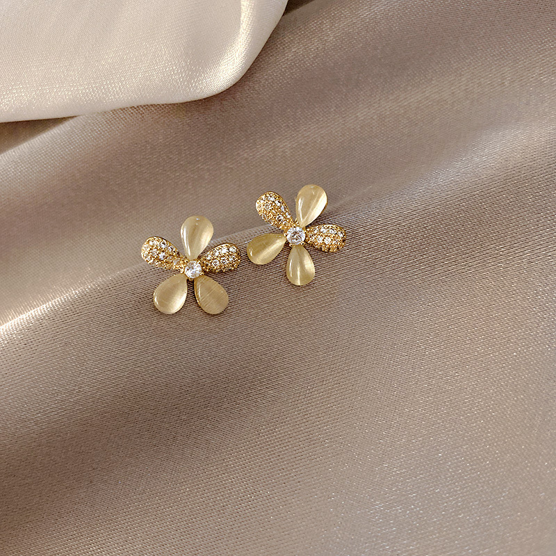 Bông tai mạ bạc 925 hình cánh hoa đính đá đơn giản thời trang phong cách Hàn Quốc