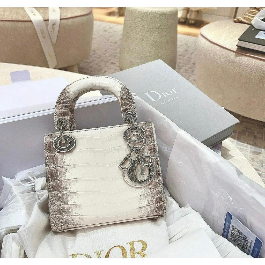 TÚI CD LADY BẠCH TẠNG TAG ĐÍNH ĐÁ SZ17