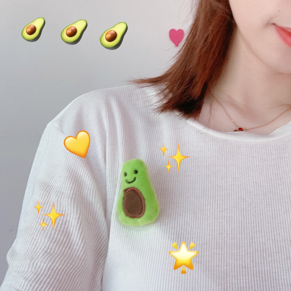 Phụ kiện hình trái bơ HOT TREND (cột tóc và ghim cài áo)