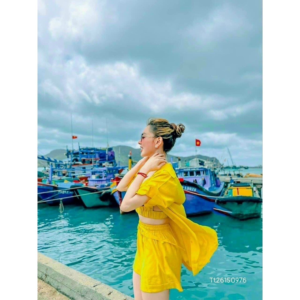 Sét bộ đồ nữ 3 món đi biển gồm 1 áo 2 dây bên trong ( có mút ) phối áo sơ mi ngoài mix quần cộc ống rộng vải mát