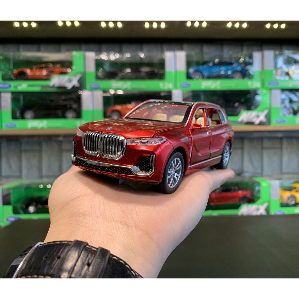 Xe mô hình hợp kim - Mô hình xe SUV BMW X7 tỉ lệ 1:32 màu đỏ