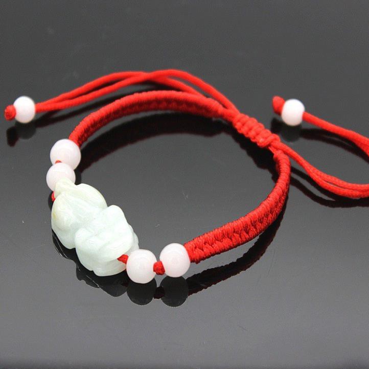 Vòng tay dây chỉ đỏ handmade  ngọc Tỳ Hưu thiên nhiên xanh trắng  may mắn phong thủy ( VTDC01)