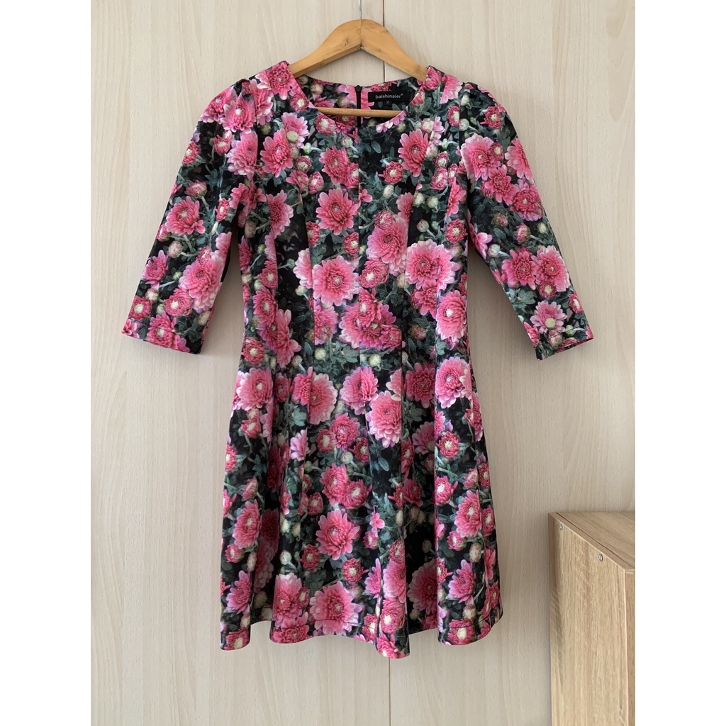 Đầm hoa dáng xòe hiệu Baishinaier