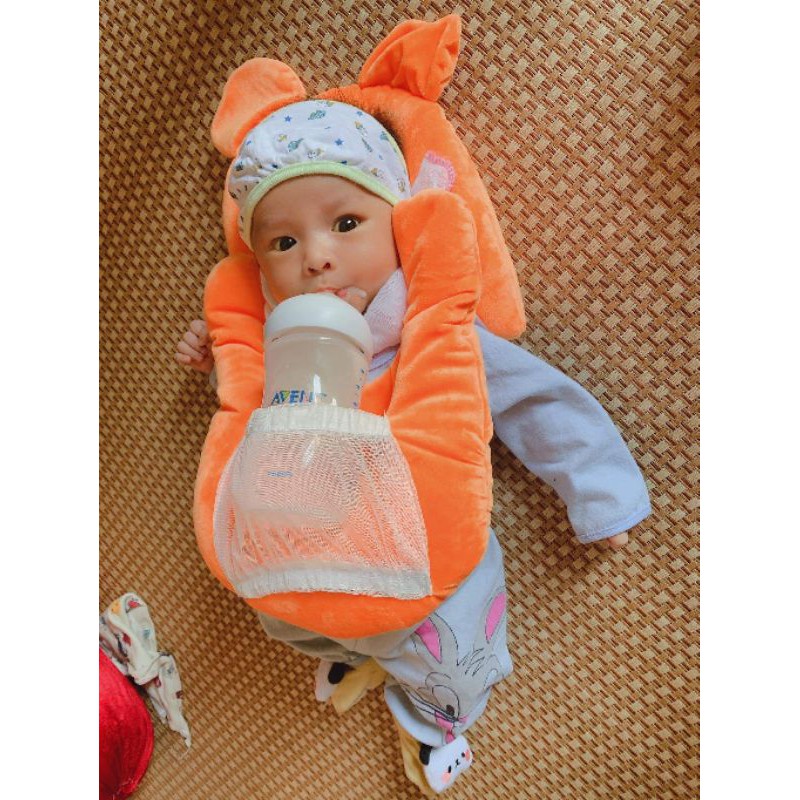 Gối nằm đa năng chống méo, đỡ bình sữa cho bé