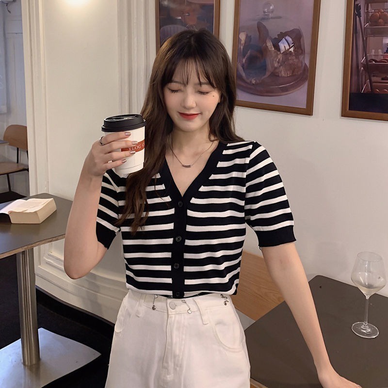 Áo Dệt Kim Ngắn Tay Cổ Chữ V Form Ôm Họa Tiết Kẻ Sọc Thời Trang