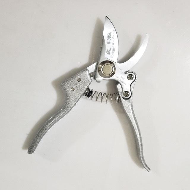 Kéo cắt cành cây lưỡi cắt SK-5 bền và bén chuyên dùng làm vườn, trồng cây Hiệu KAPUSI Nhật Bản BH 12T
