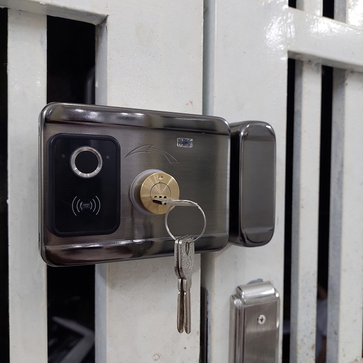 KHOÁ VÂN TAY 2 MẶT LẮP CHO CỬA SẮT, CỬA GỖ, DÙNG APP TTLock  tùy chọn