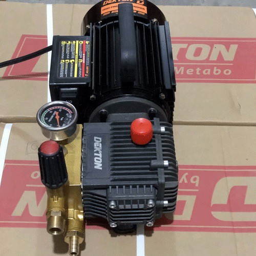 Máy rửa xe Dekton DK2000S 2000W - Tặng Bình Bọt 1 Lít