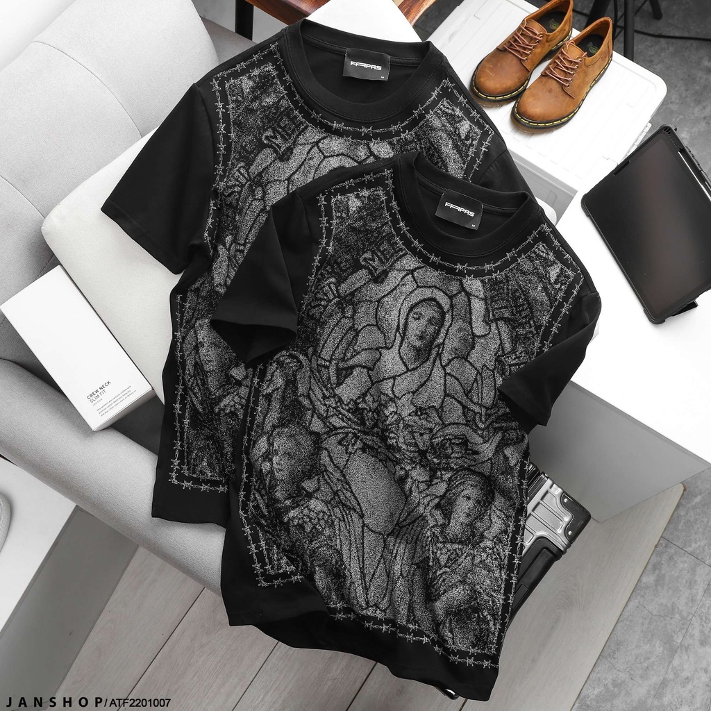 Áo Thun In Hình Mẹ Maria Nổi Bật Với Tone Màu Đen Basic