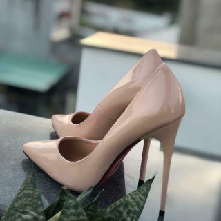 Cao gót đế đỏ màu nude bóng 11p