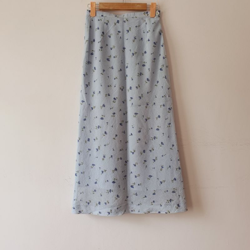 Chân váy xanh da trời baby blue midi hoa đậu biếc vintage Nhật size S - Em và nắng