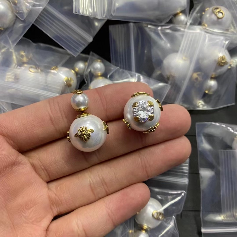 Bông tai cao cấp Dior