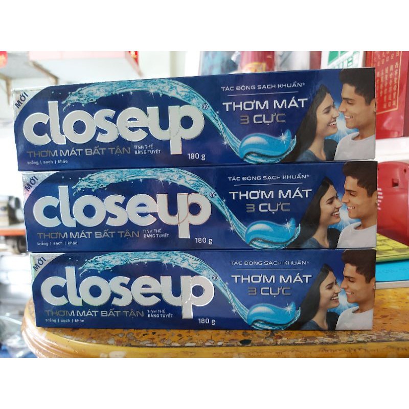 Kem đánh răng dạng gel trắng sáng Closeup Lộc đề Pha lê tuyết 180g