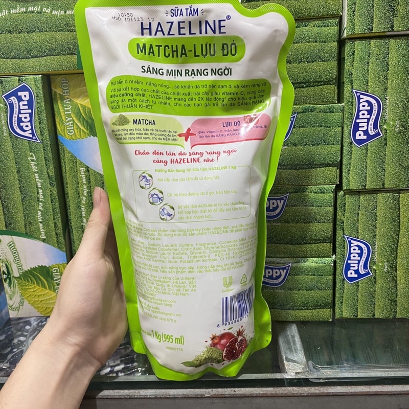 Sữa tắm sáng da Hazeline Matcha Lựu đỏ 1kg (995ml)