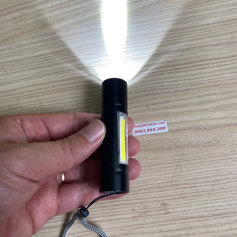 Đèn pin mini Ultrafire 911 nhỏ bằng ngón tay cái, có bóng led ở sườn