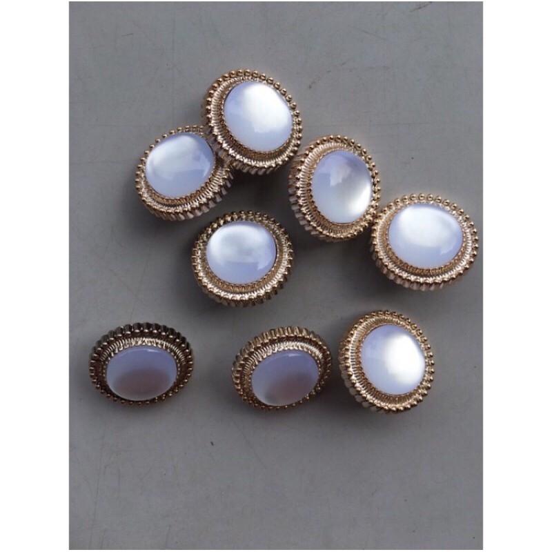 Set 20 nút sử dụng đơm kết trên áo váy