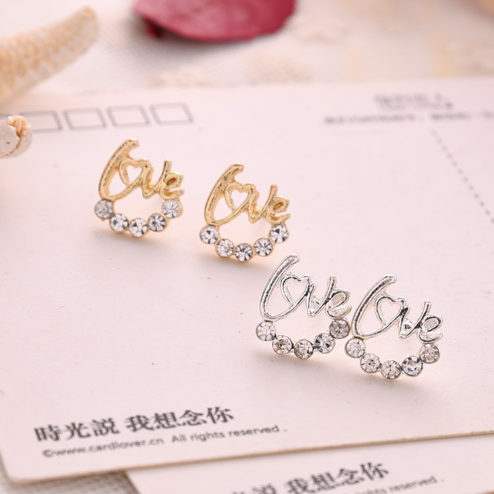 Bông tai chữ Love đính đá quý phái
