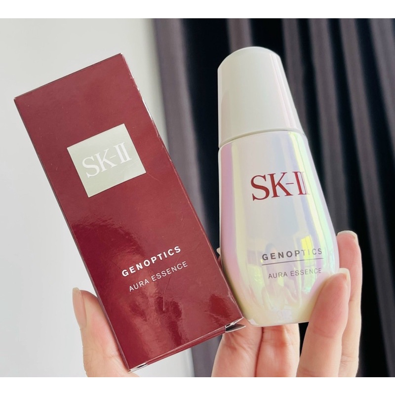 Serum Aura SKII có giá thành đắt đỏ nhưng lại là serum bán chạy nhất của hãng .