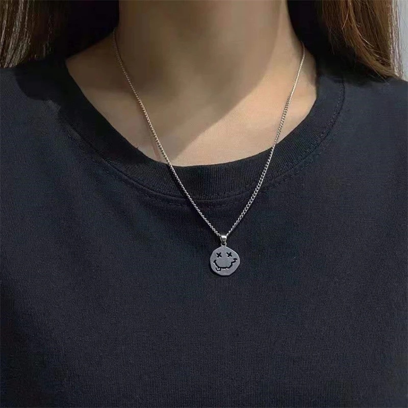 Vòng cổ mặt hình mặt cười bằng thép không gỉ màu sắc retro