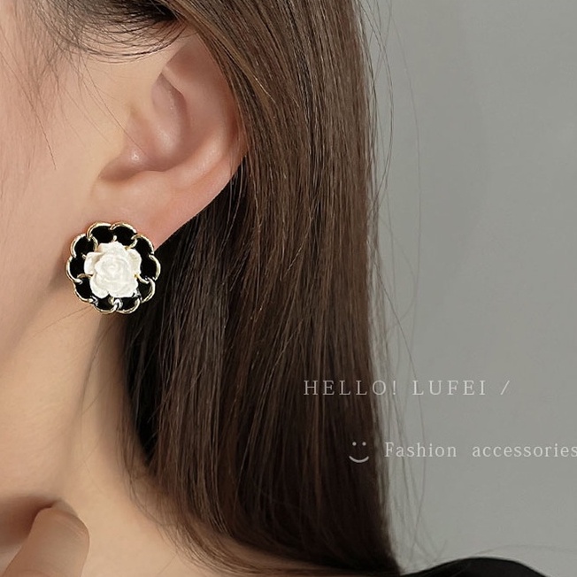 Khuyên Tai Đính Ngọc Trai Phong Cách Hàn Quốc Thời Trang