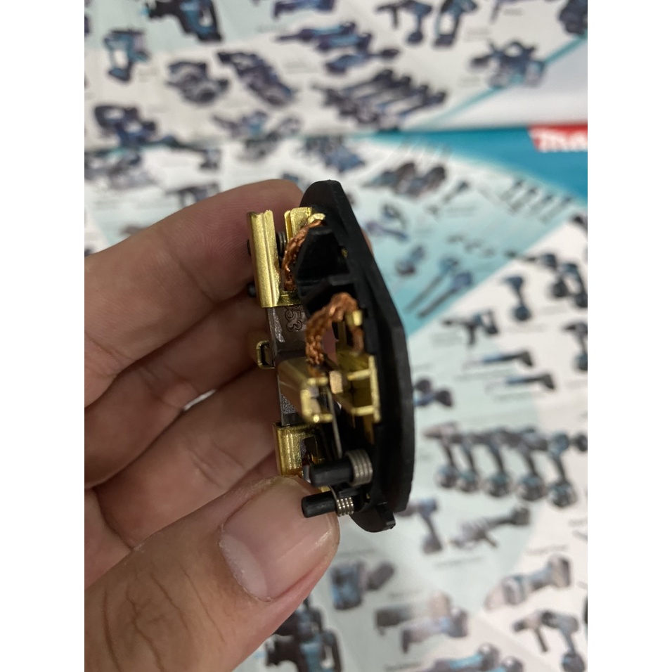 Cụm 4 chổi than thay thế cho động cơ máy khoan Milwaukee M18  2602-20 2650-20. BN.