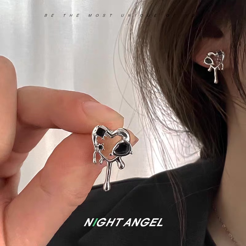 Bông tai trai tim gothic style